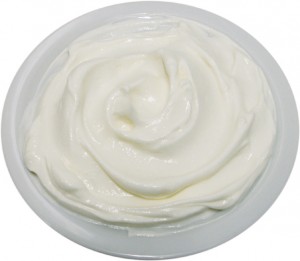 yoghurt-on-a-plate-1516657-639x557